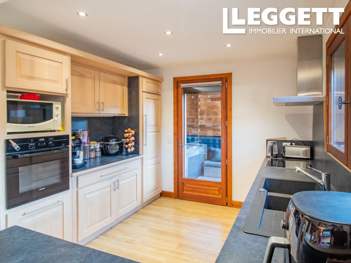 Image No.4-5 Bed House for sale