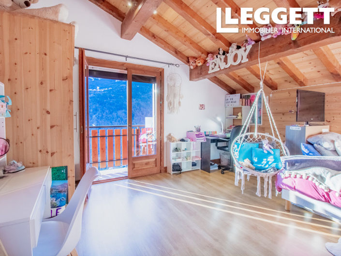 Image No.6-5 Bed House for sale