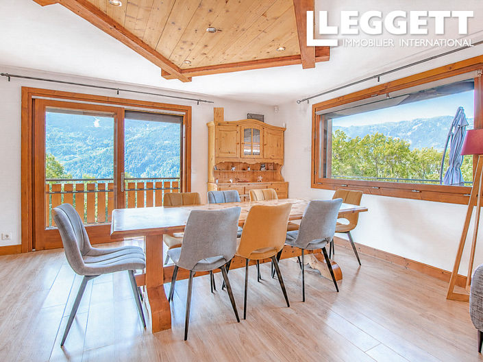Image No.8-5 Bed House for sale