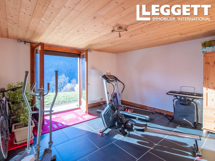 Image No.9-5 Bed House for sale