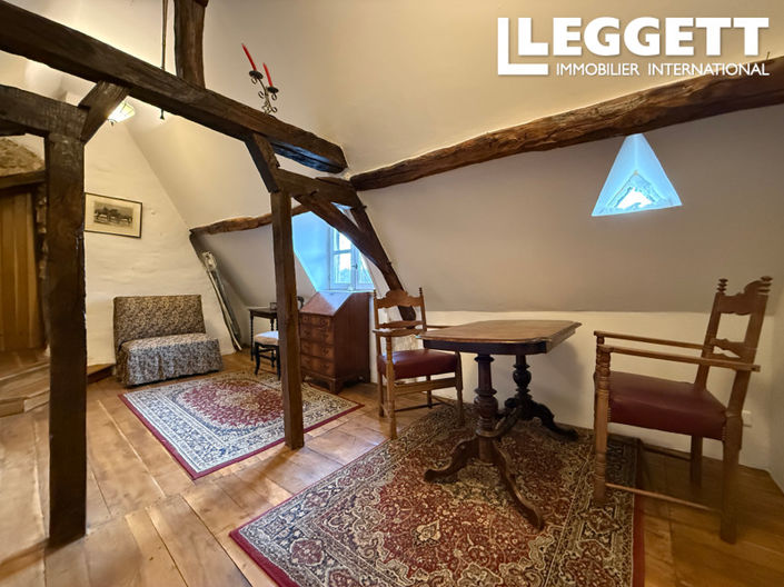 Image No.8-5 Bed House for sale