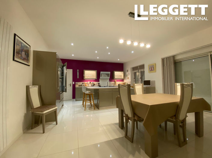 Image No.5-Maison de 5 chambres à vendre à Isigny-le-Buat