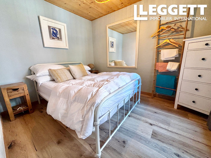 Image No.8-2 Bed House for sale