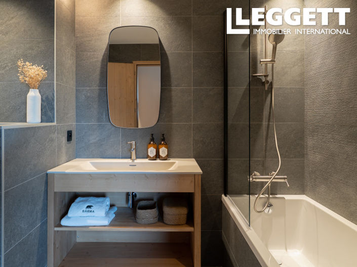 Image No.8-6 Bed Apartment for sale