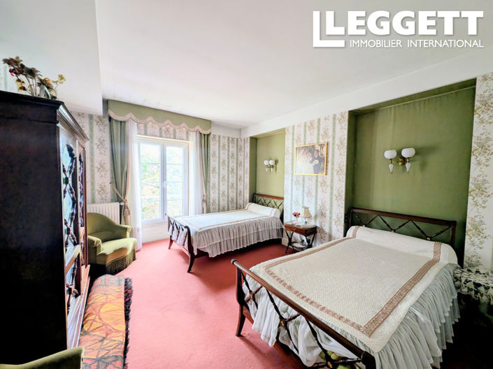 Image No.6-5 Bed House for sale