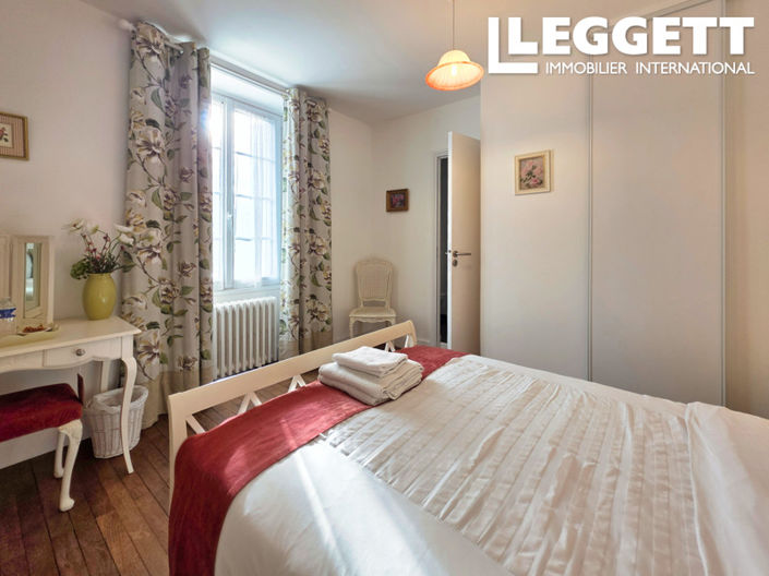 Image No.7-7 Bed House for sale