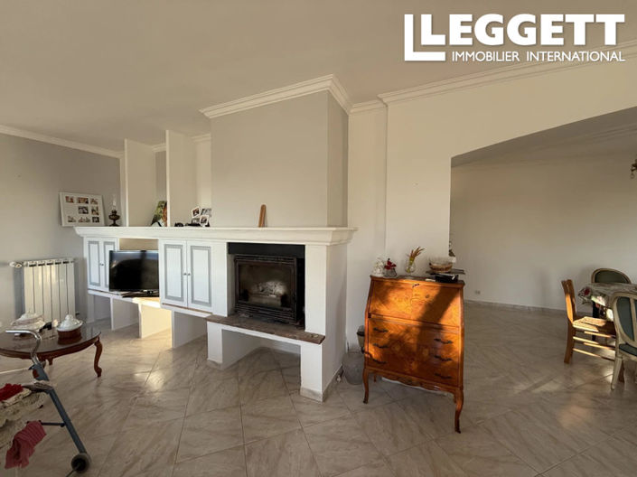 Image No.6-5 Bed House for sale