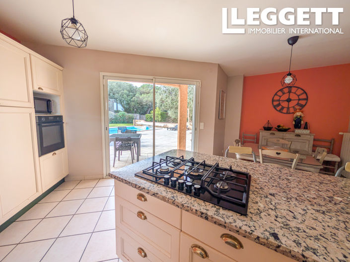 Image No.4-6 Bed House for sale