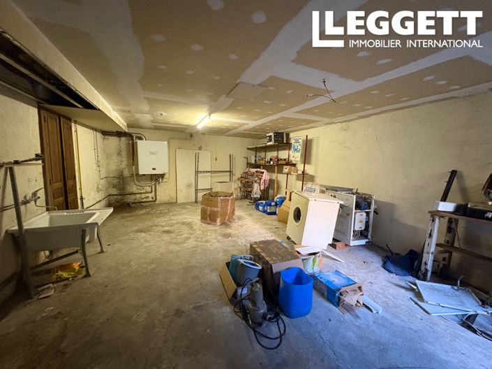 Image No.8-4 Bed Commercial for sale