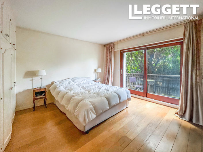 Image No.7-5 Bed House for sale