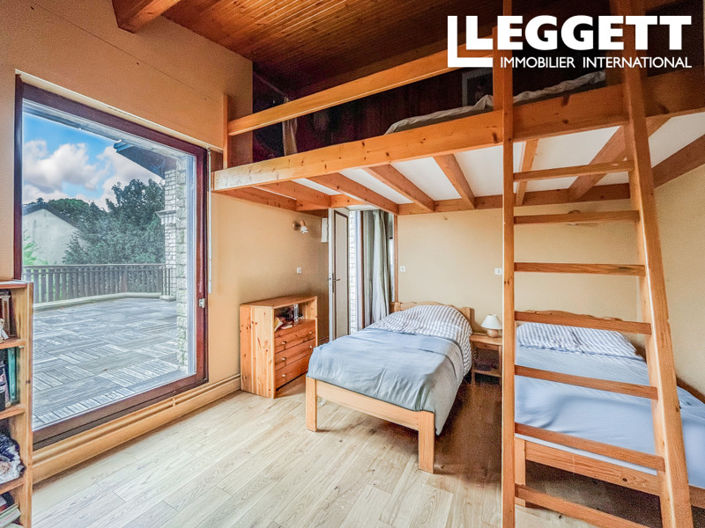 Image No.9-5 Bed House for sale