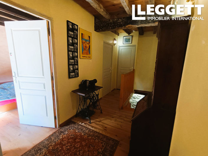 Image No.10-3 Bed House for sale