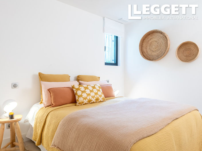 Image No.8-3 Bed House for sale