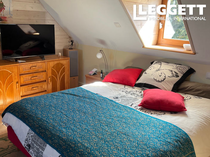 Image No.9-5 Bed House for sale