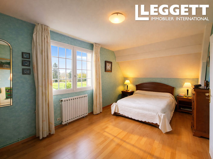 Image No.8-4 Bed House for sale