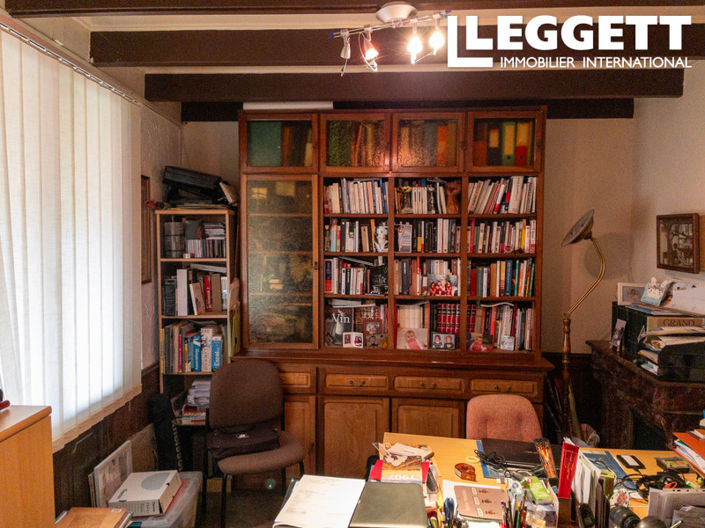 Image No.10-6 Bed House for sale