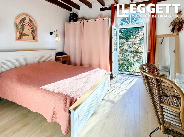 Image No.6-5 Bed House for sale