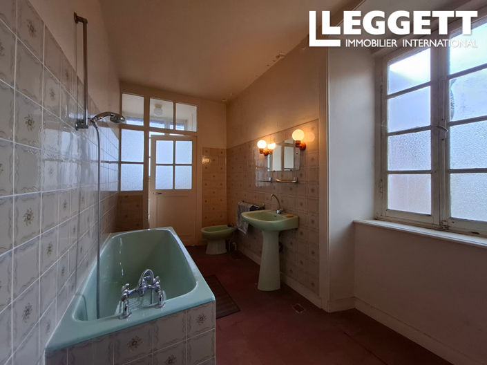 Image No.6-6 Bed Chateaux for sale