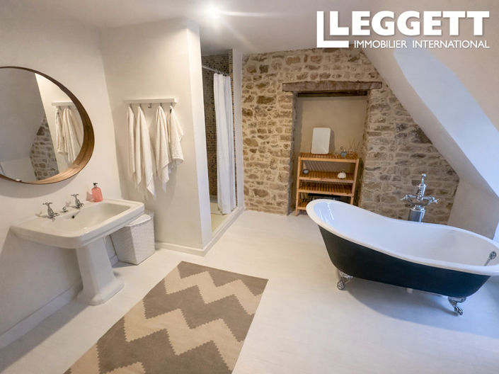 Image No.8-6 Bed House for sale