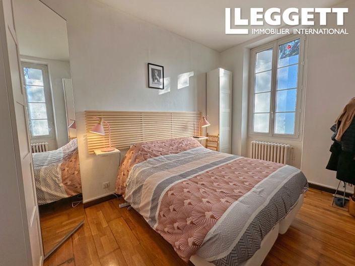 Image No.6-8 Bed House for sale