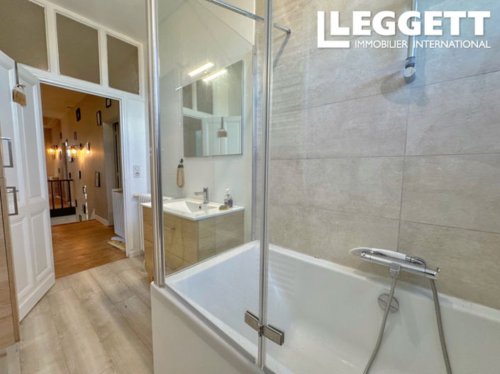 Image No.7-8 Bed House for sale