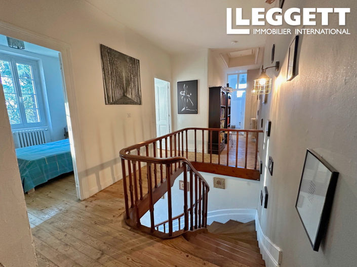 Image No.8-8 Bed House for sale