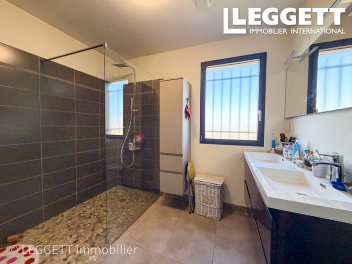 Image No.9-4 Bed House for sale