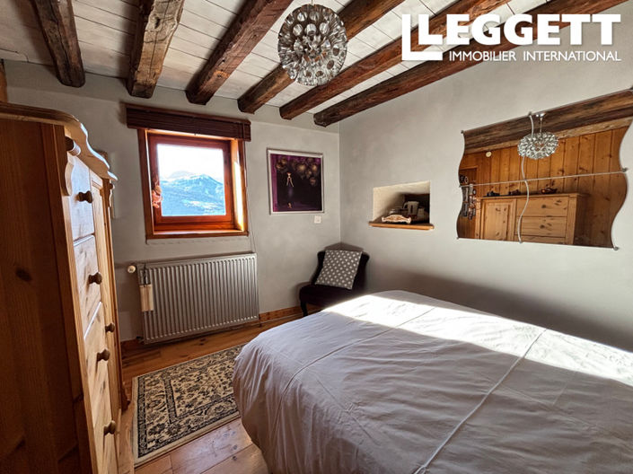 Image No.9-5 Bed House for sale