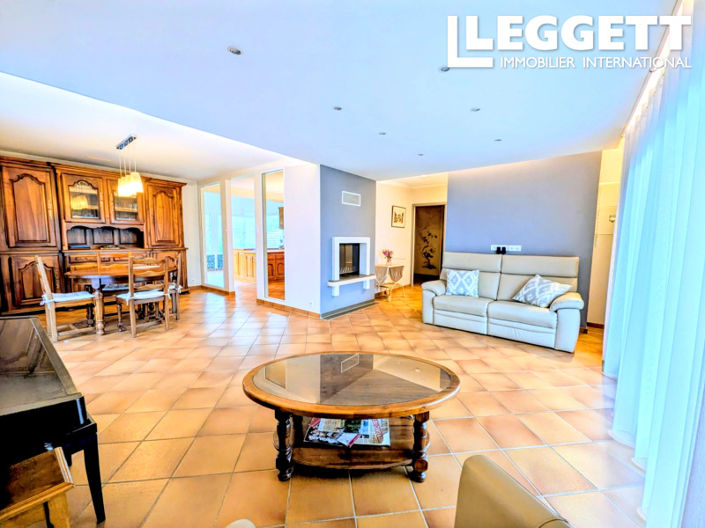 Image No.4-5 Bed House for sale