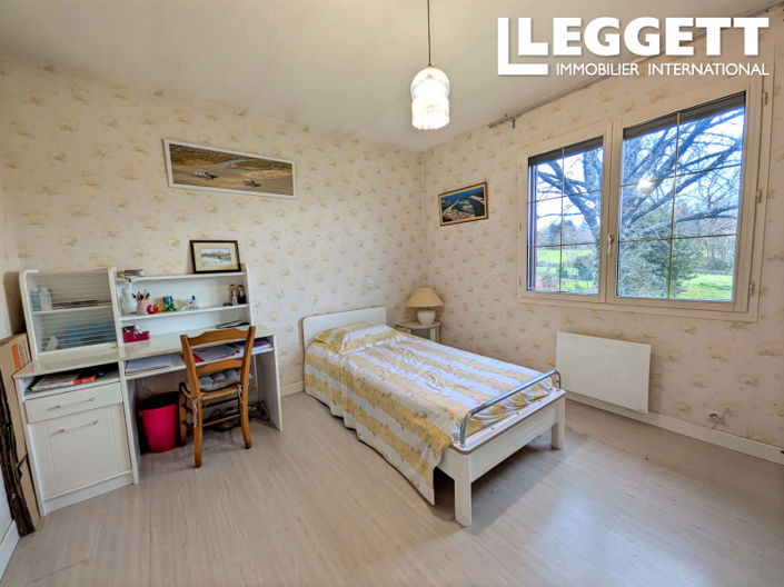 Image No.8-5 Bed House for sale