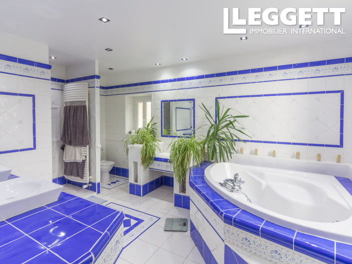 Image No.6-5 Bed House for sale