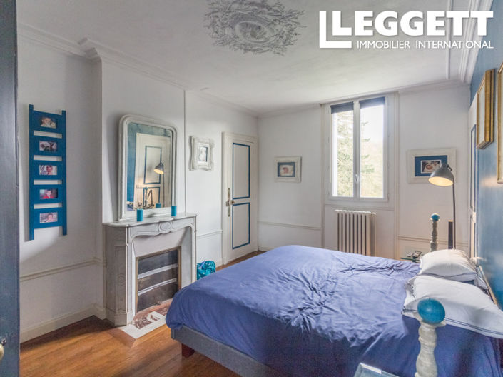 Image No.8-5 Bed House for sale