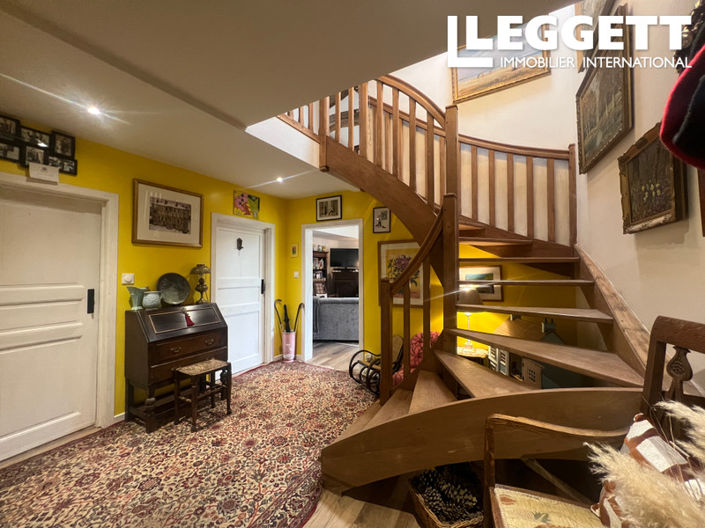 Image No.8-5 Bed House for sale