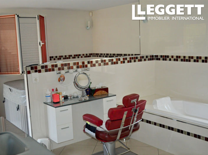 Image No.10-4 Bed House for sale