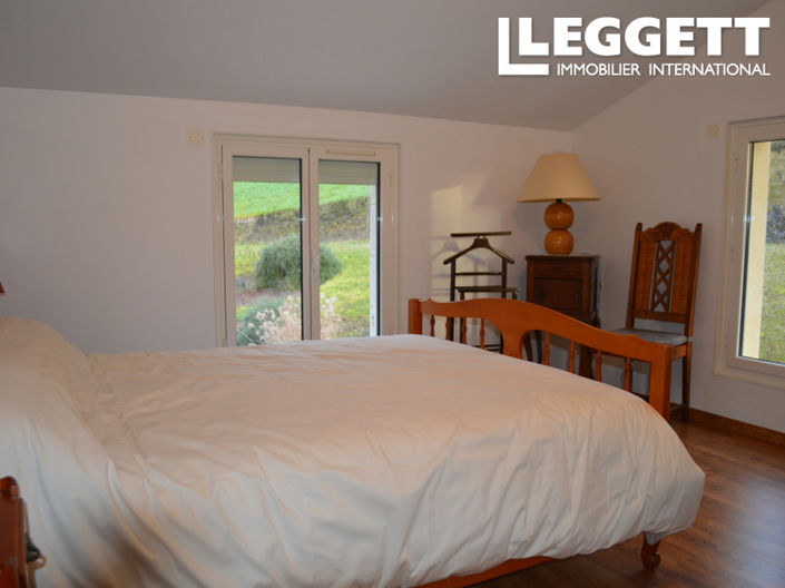 Image No.8-4 Bed House for sale