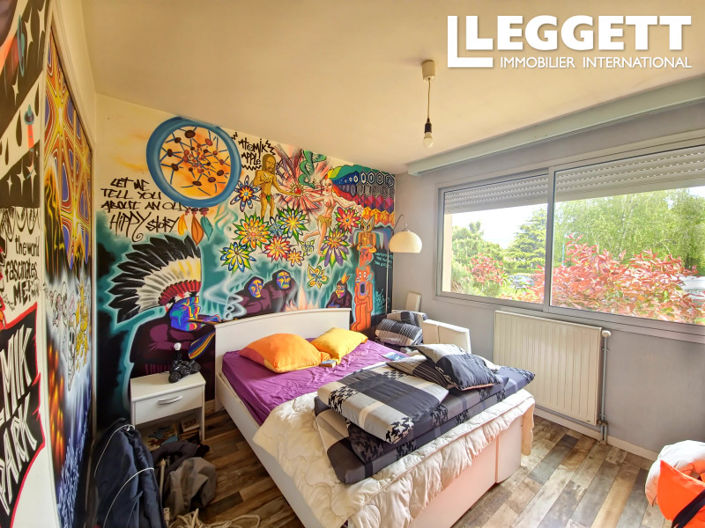 Image No.6-4 Bed House for sale