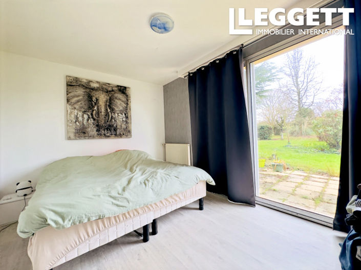 Image No.8-4 Bed House for sale