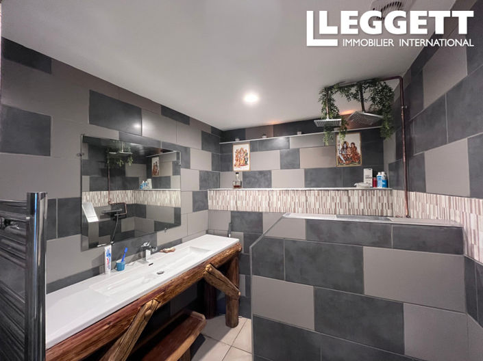 Image No.6-4 Bed House for sale