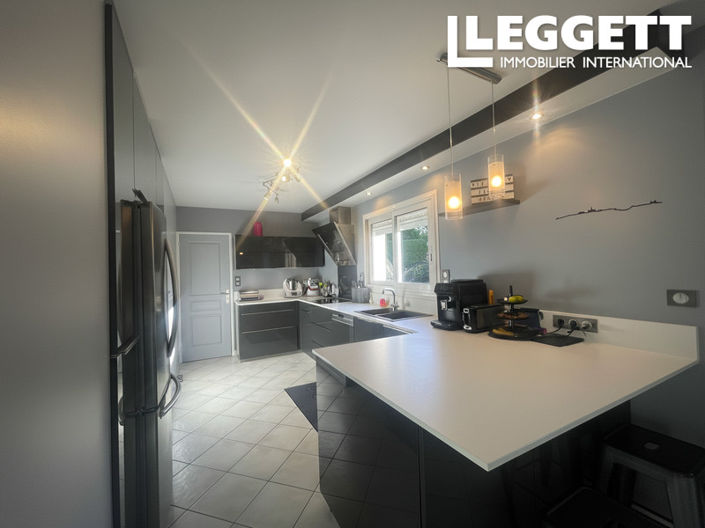 Image No.3-4 Bed House for sale