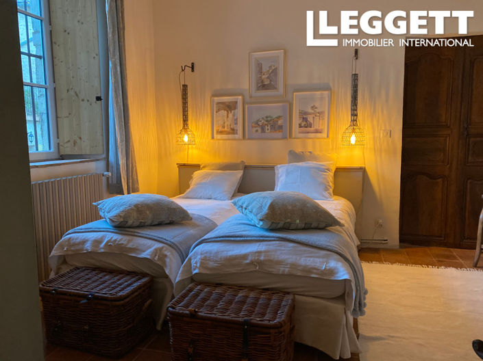 Image No.8-4 Bed House for sale