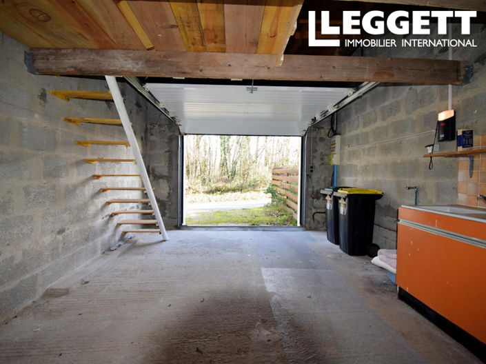 Image No.8-5 Bed House for sale