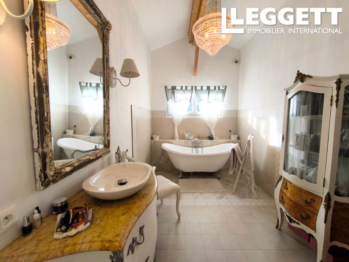 Image No.6-5 Bed House for sale