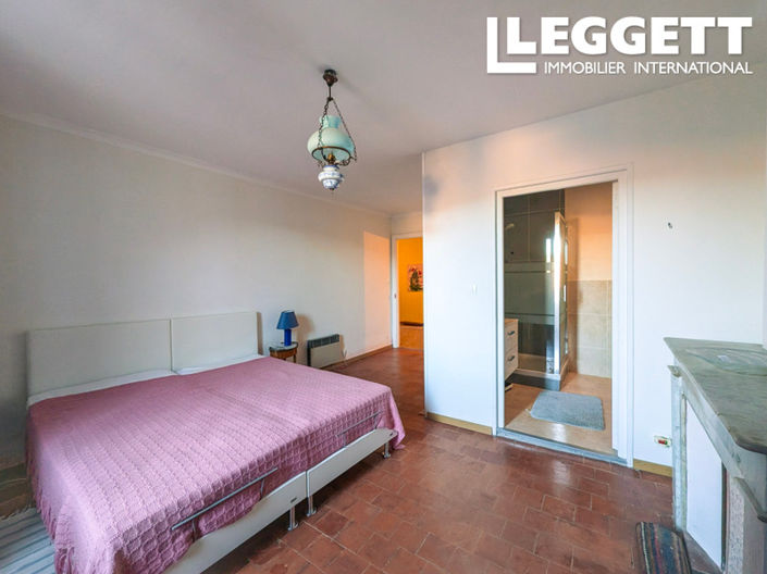 Image No.7-5 Bed House for sale