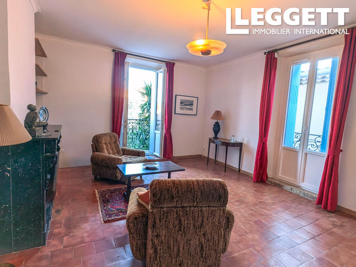 Image No.8-5 Bed House for sale