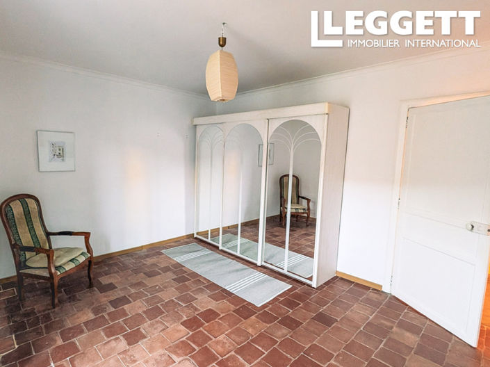 Image No.9-5 Bed House for sale