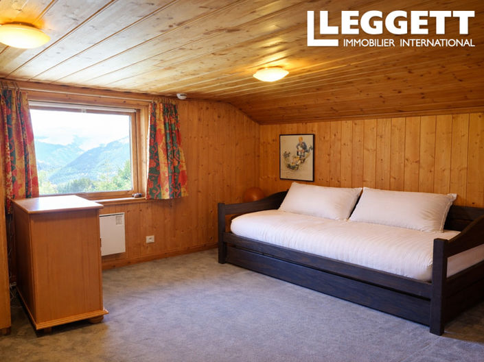 Image No.8-6 Bed House for sale