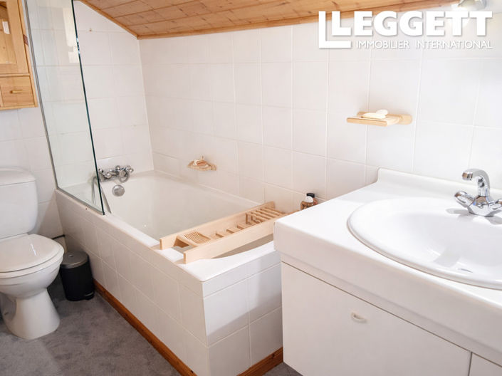 Image No.9-6 Bed House for sale