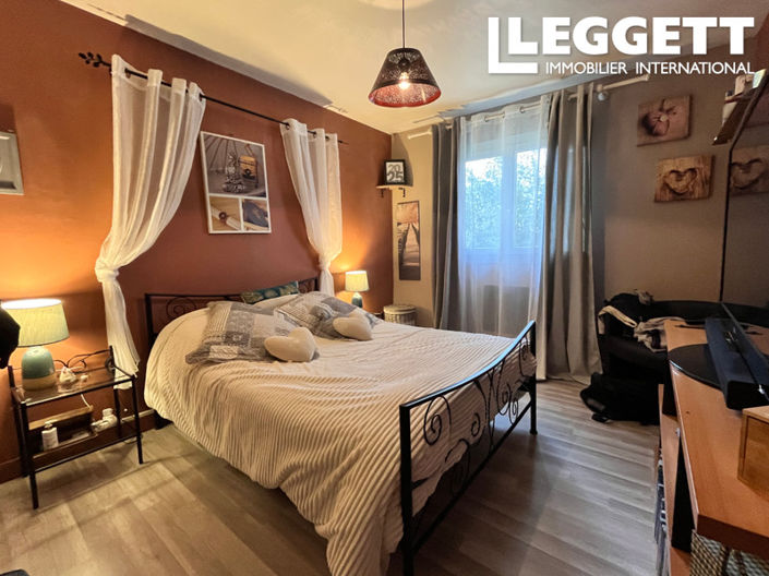 Image No.8-3 Bed House for sale