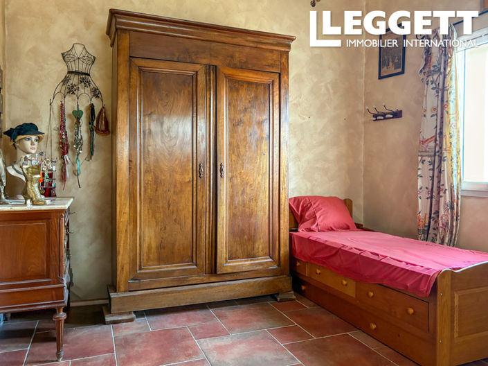 Image No.9-5 Bed House for sale