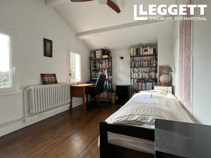 Image No.8-5 Bed House for sale